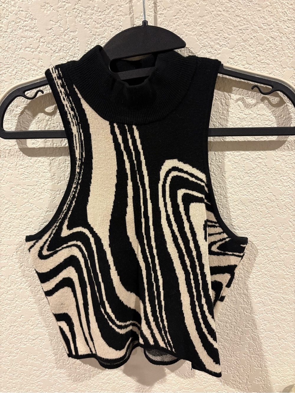 Forever 21 Sleeveless mock/turtleneck crop top